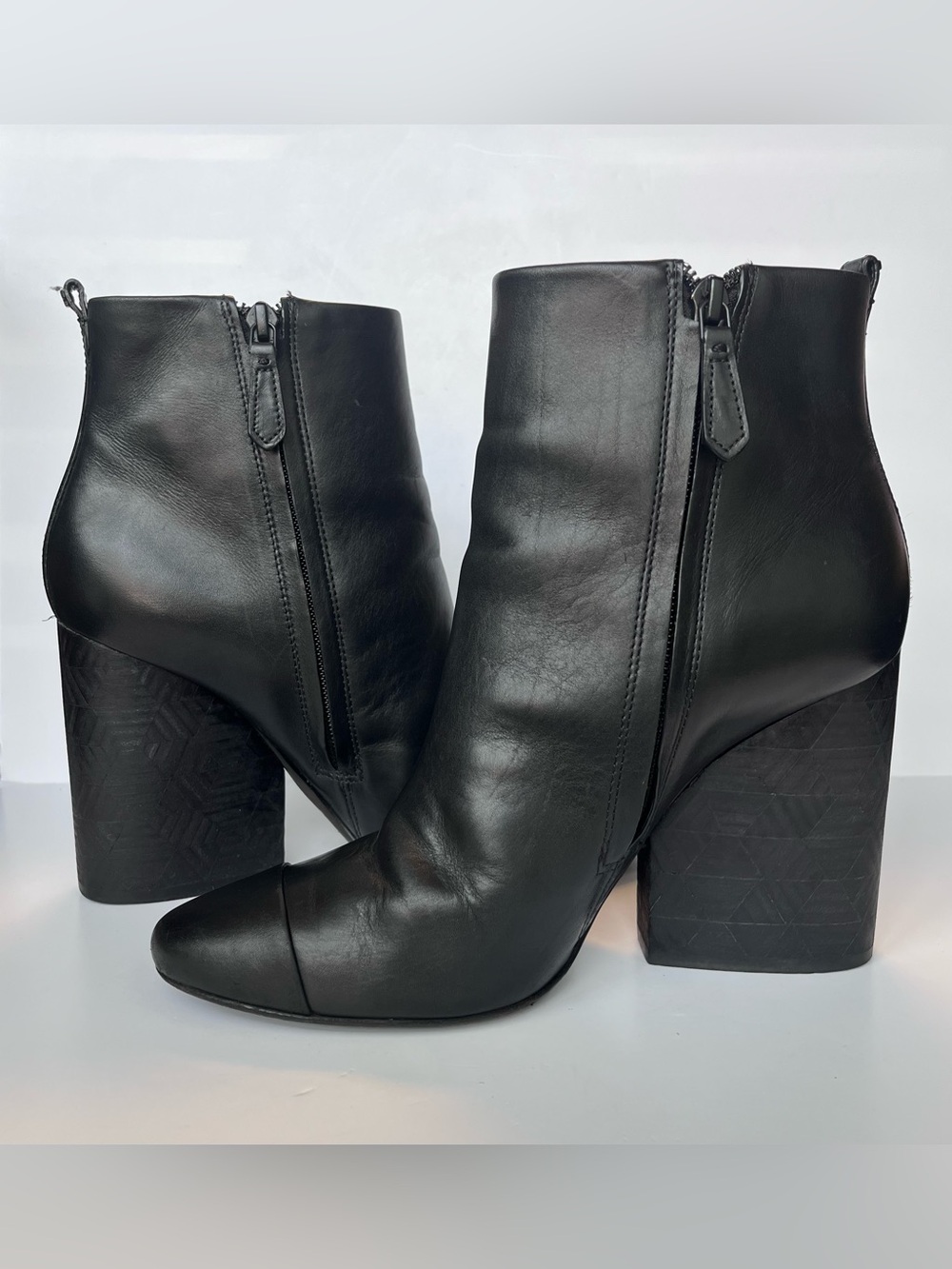 TORY BURCH Black Leather Grove Ankle Booties Cap Toe Block Heel Size 8M